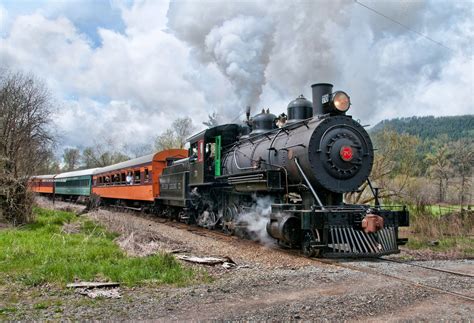 鐵道旁的房屋|輕柔火車聲的生活節奏：1867 年鐵道員小屋改建的 Railway。